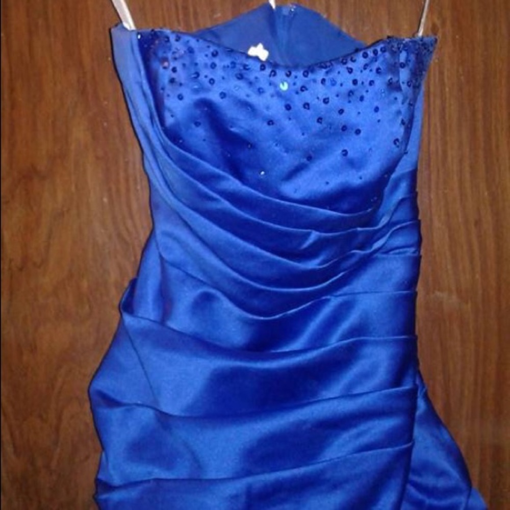 Size 6 strapless dress